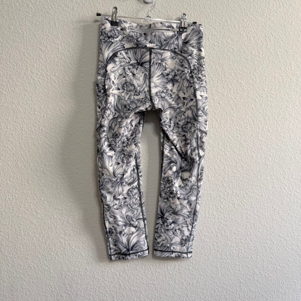 Lululemon Speed Up Crop 21" Light Garden White Black Leggings Size 4 Luxtreme - Picture 3 of 10